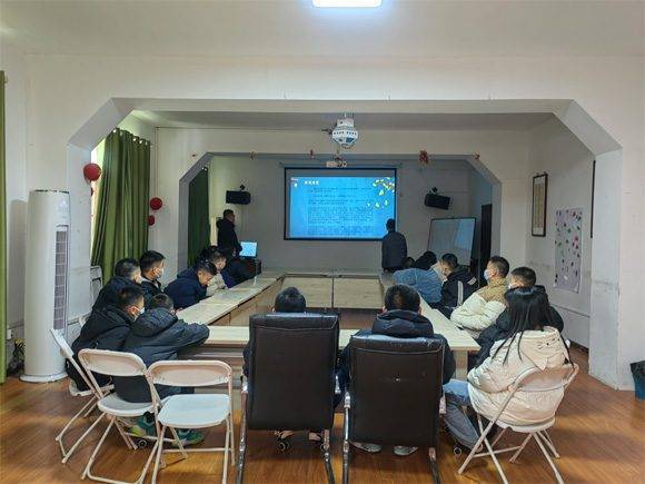 龙8国际：武汉初中生网瘾不愿上学怎么办？有什么管教学校吗？(图4)