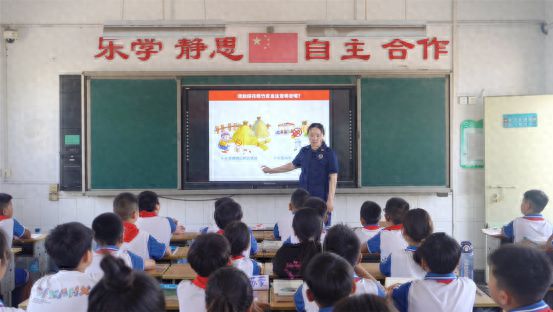 long8:河南淮滨多部门携手进校园共筑安全教育防线