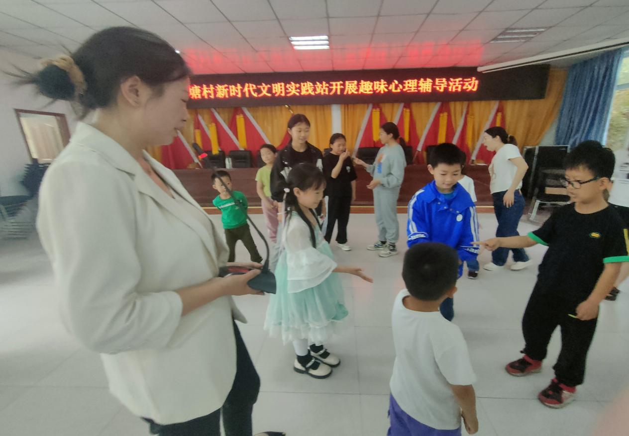 龙8国际：润泽心灵护成长四川天府新区永兴街道开展未成年人趣味心理辅导活动