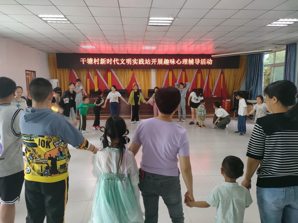 龙8国际：润泽心灵护成长四川天府新区永兴街道开展未成年人趣味心理辅导活动(图4)