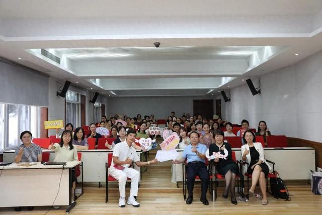 龙8国际：和孩子沟通有困难？AI教你怎么做！华师大推出家庭教育智能陪练系统