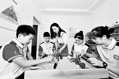 龙8国际：让阳光照进生命的缝隙