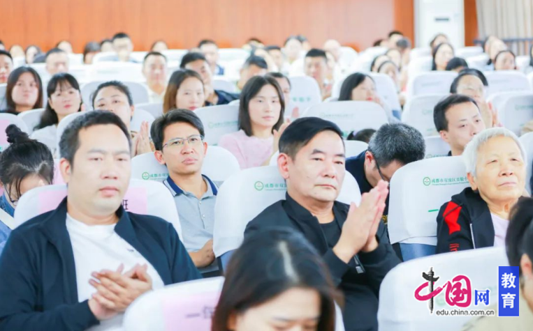 校家携手共育花开成都市双流区实验小学开展2024年秋季家长会(图4)