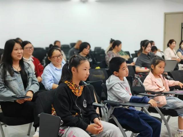 long8：浦东新区“家庭教育进社区”项目召开研讨会探索服务模式新路径(图2)