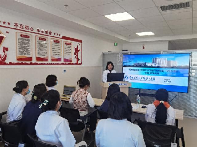 龙8国际：构建学习型社会高校微专业建设点燃求知新引擎