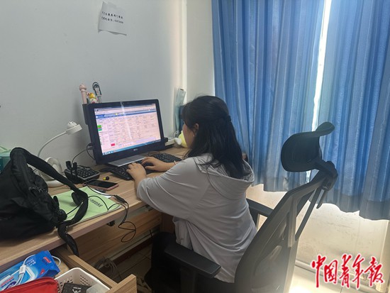 3600秒拉住“情绪漩涡”里的青少年