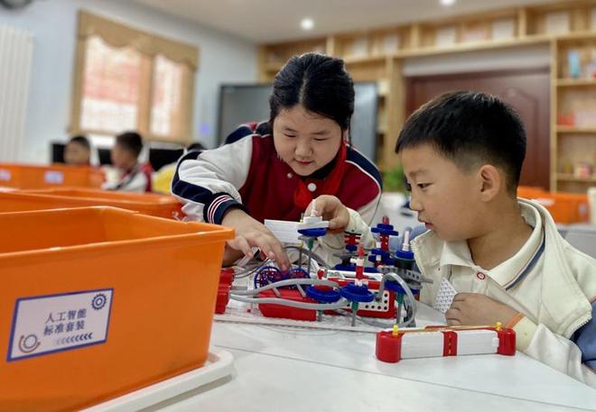 洛阳市西工区以智慧教育为引擎培育科技创新后备人才(图2)