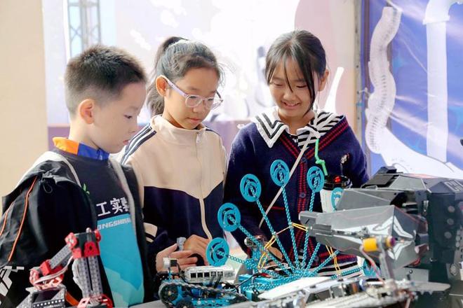 洛阳市西工区以智慧教育为引擎培育科技创新后备人才