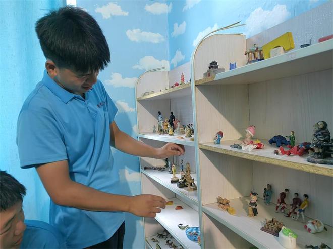 龙8国际：高中孩子心理疏导：如何帮助孩子应对心理压力(图3)