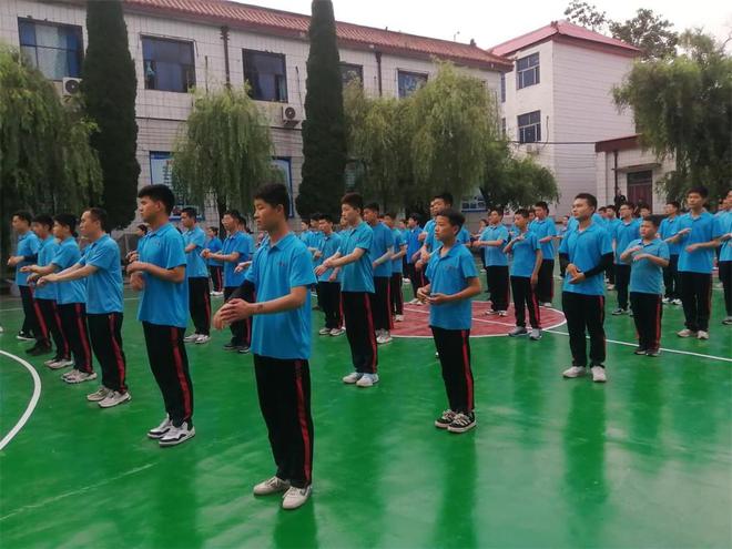 龙8国际：高中孩子心理疏导：如何帮助孩子应对心理压力