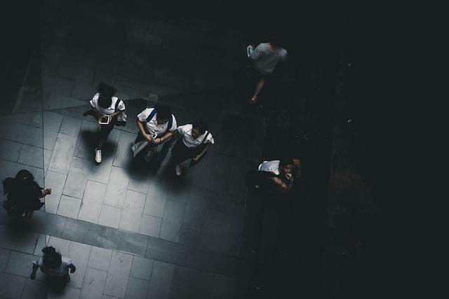嘉银科技：探索青少年心理健康教育的细腻篇章