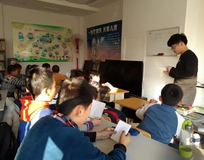 龙8国际：一位北大教授的家庭教育：接受孩子的平庸倒数第一也不报辅导班(图5)