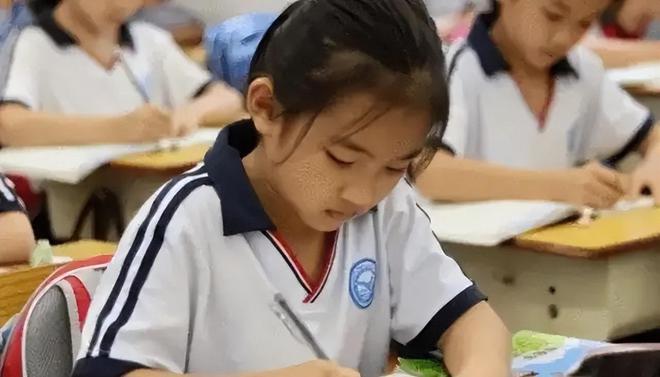 龙8国际：一位北大教授的家庭教育：接受孩子的平庸倒数第一也不报辅导班(图10)