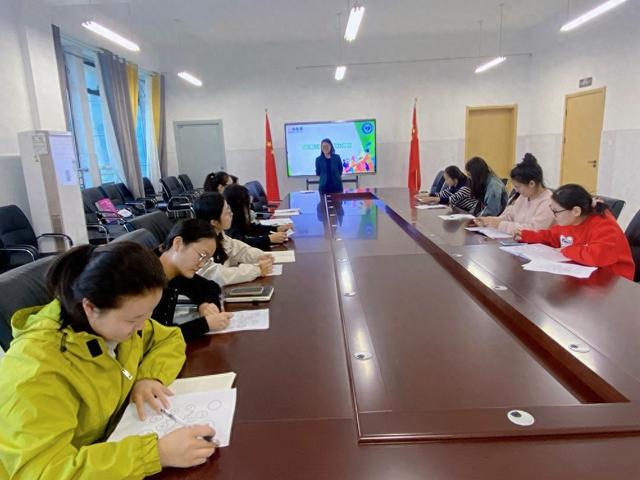 心海导航师生同行——求知路小学开展心理健康辅导活动