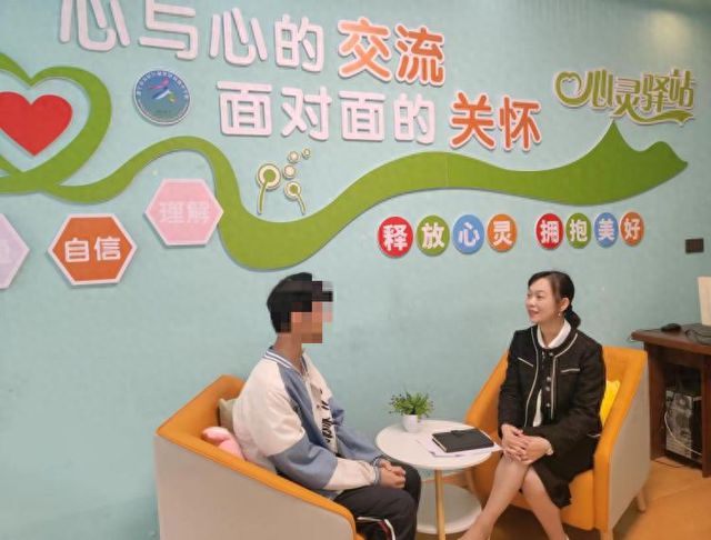 安居区聚贤初中开展心理疏导活动助力学生健康成长