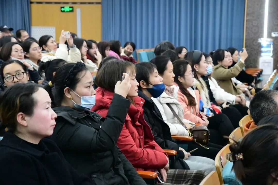 未央区西航三校教育集团举行家庭教育指导中心成立暨家长委员会联席会议(图3)