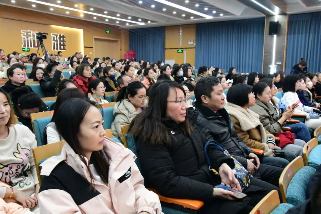 未央区西航三校教育集团举行家庭教育指导中心成立暨家长委员会联席会议(图16)