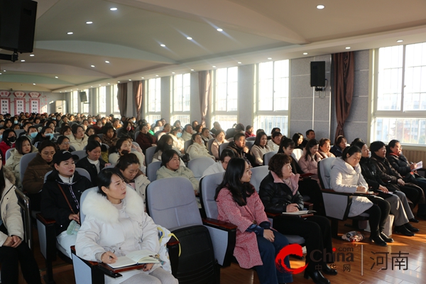 与娃共成长各自都精彩——驻马店市第二小学开展2024年秋期家庭教育讲座(图4)