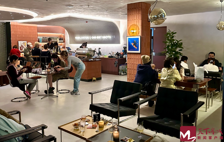 龙8国际：让心理学融入烟火日常！济南这家店数载春节“听雨撑伞”(图2)