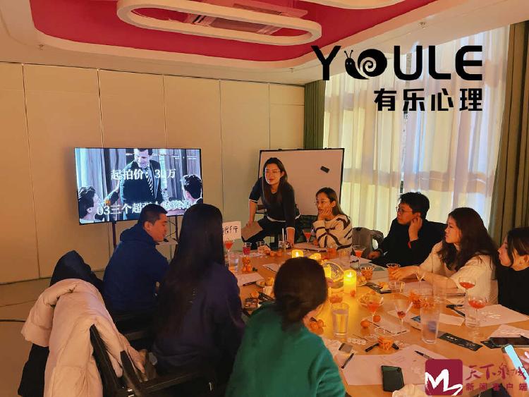 龙8国际：让心理学融入烟火日常！济南这家店数载春节“听雨撑伞”(图4)