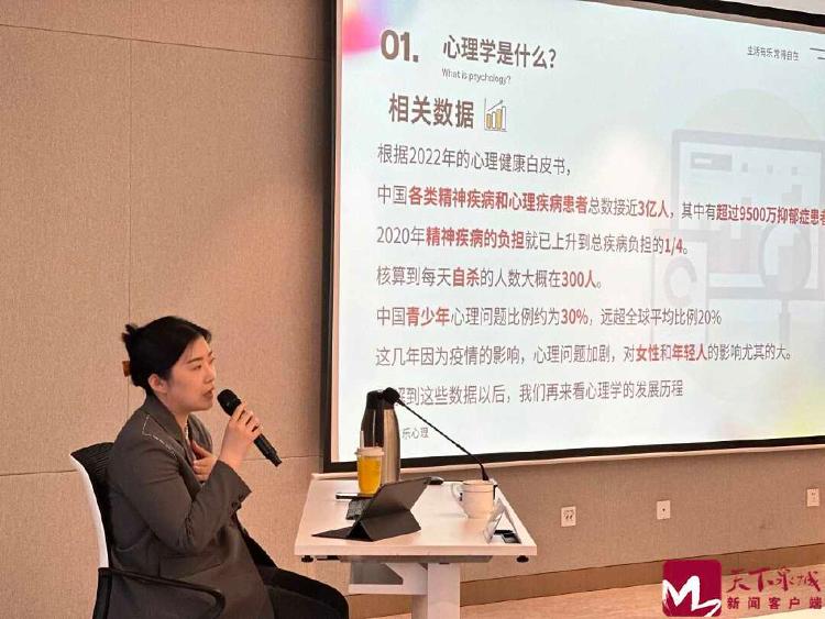 龙8国际：让心理学融入烟火日常！济南这家店数载春节“听雨撑伞”(图5)