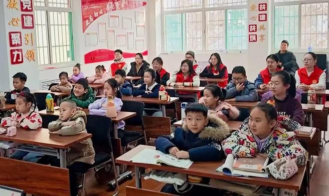 龙8国际：寒假公益托管班让孩子开心、家长放心！(图4)