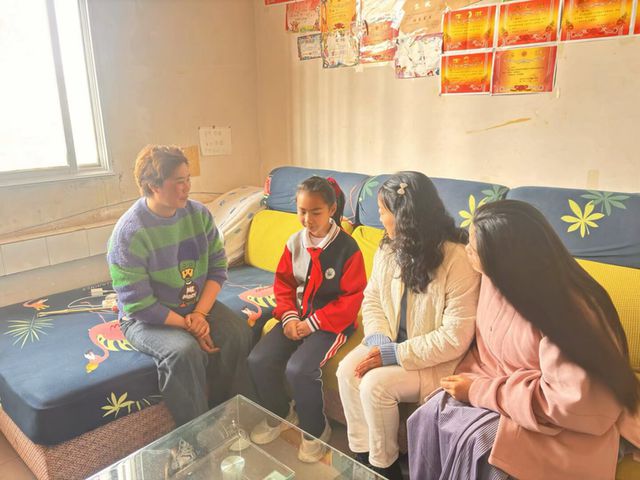 昆明市盘龙区茨坝小学开展家访活动(图2)
