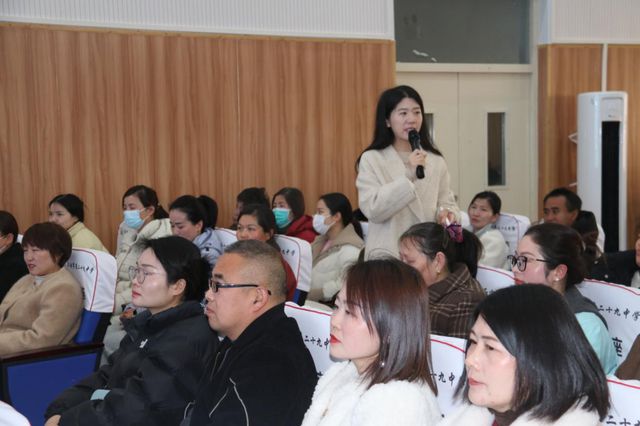 做孩子温暖的榜样——阜阳市第二十九中学举行未成年人心理健康家长知识讲座(图2)