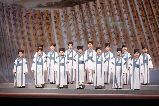 龙8国际：2024智慧家长家教好故事展演活动举行(图2)