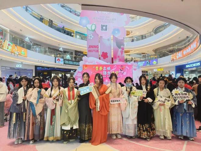 龙8国际：济宁：“百万大学生进社区”青年文化艺术交流展示活动成功举办(图3)