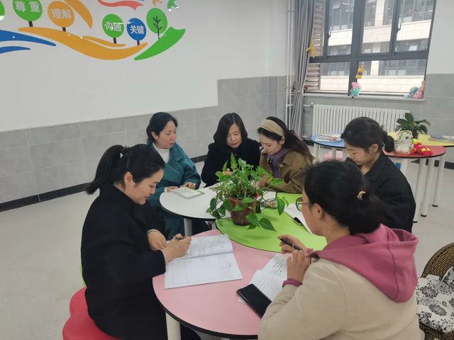 共研心理教育点亮成长灯塔——浐灞第八小学、浐灞第十三小学与十五心理健康教育研讨交流活动(图3)