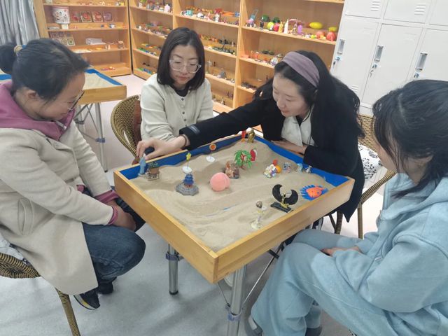 共研心理教育点亮成长灯塔——浐灞第八小学、浐灞第十三小学与十五心理健康教育研讨交流活动(图5)