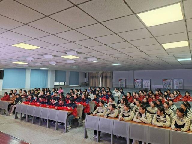 合肥这所中学青春期健康教育呵护学生心灵成长(图5)