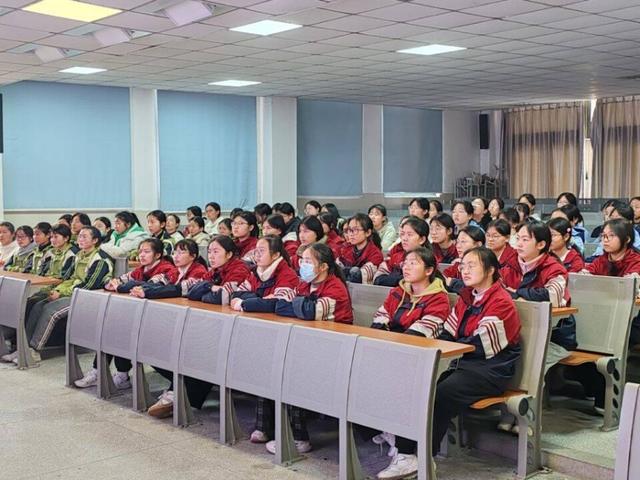 合肥这所中学青春期健康教育呵护学生心灵成长(图6)