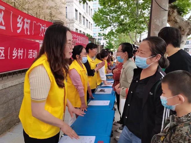 龙8国际：烟台栖霞市：“蒲公英”行动推动校家社协同育人“教联体”建设工作高质量发展(图3)