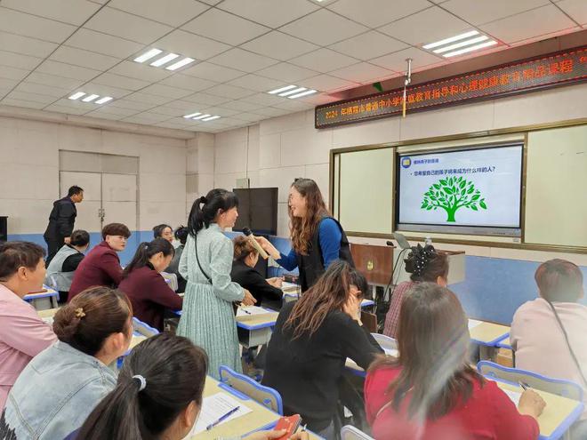 龙8国际：烟台栖霞市：“蒲公英”行动推动校家社协同育人“教联体”建设工作高质量发展(图4)