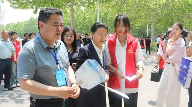 龙8国际：菏泽市大中小学2025年心理健康教育宣传月活动启动仪式举行(图5)