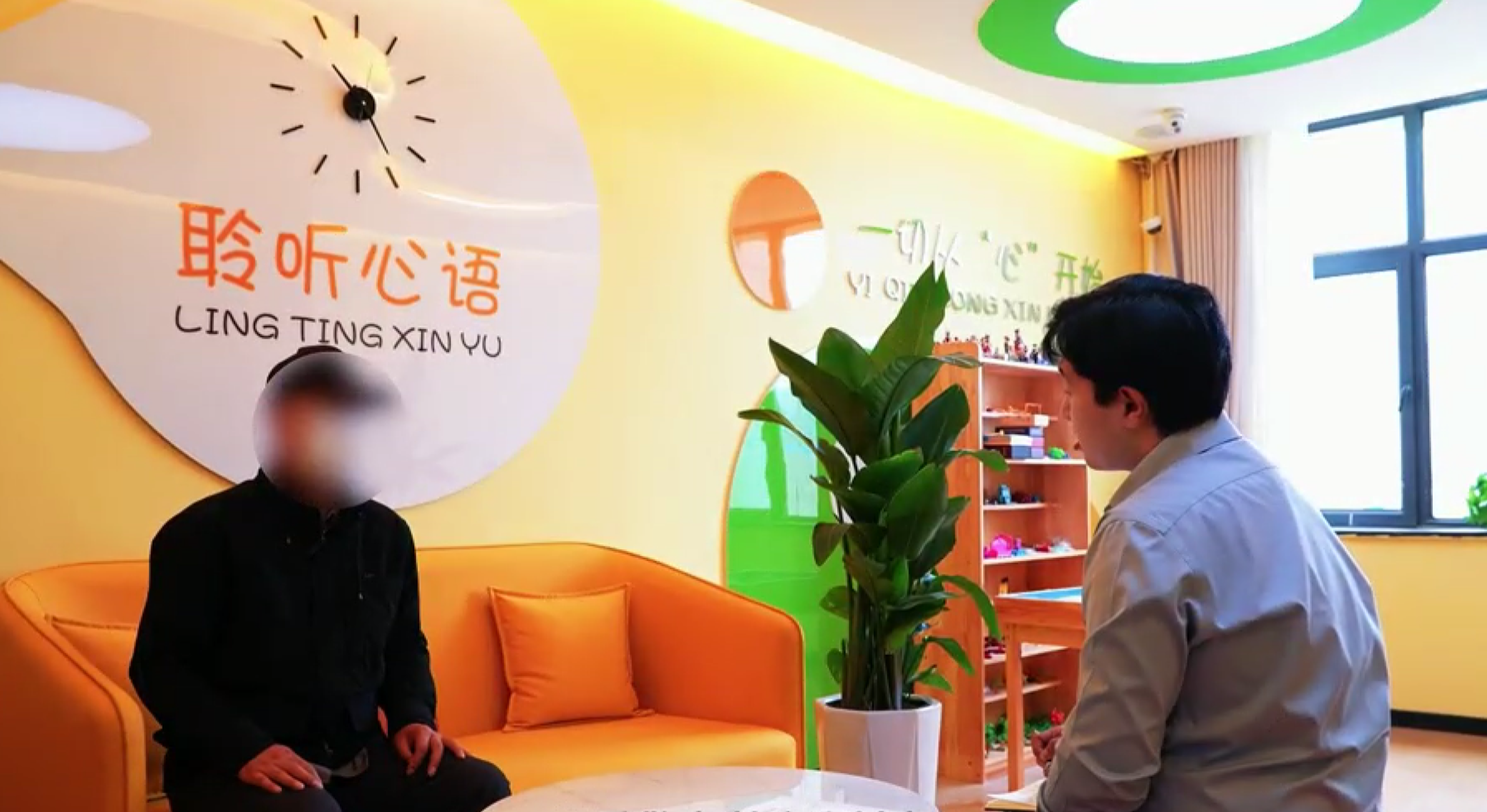 龙8国际：【“法治护航高质量发展”全国重点网络媒体青海行】智慧矫正智”在精准“慧”在暖心——西宁市城中区“智慧矫正中心”探访记(图3)