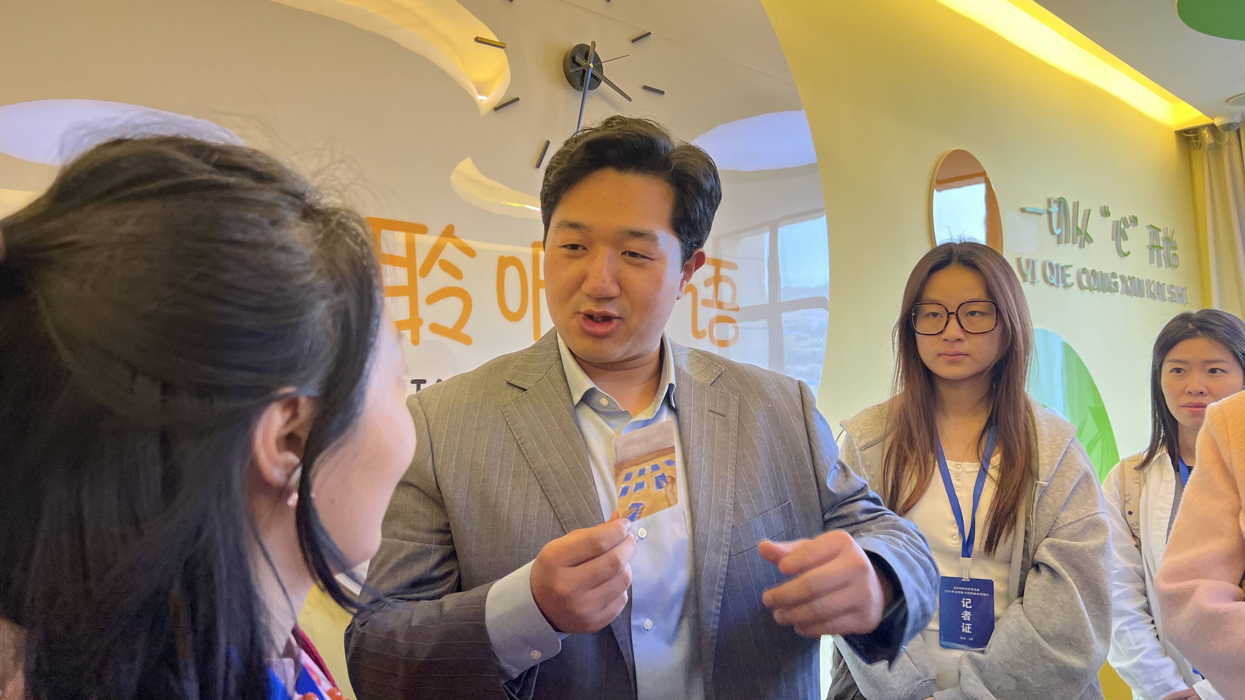 long8：“法治护航高质量发展”全国重点网络媒体青海行｜西宁市城中区“智慧矫正中心”：智”在精准“慧”在暖心(图2)