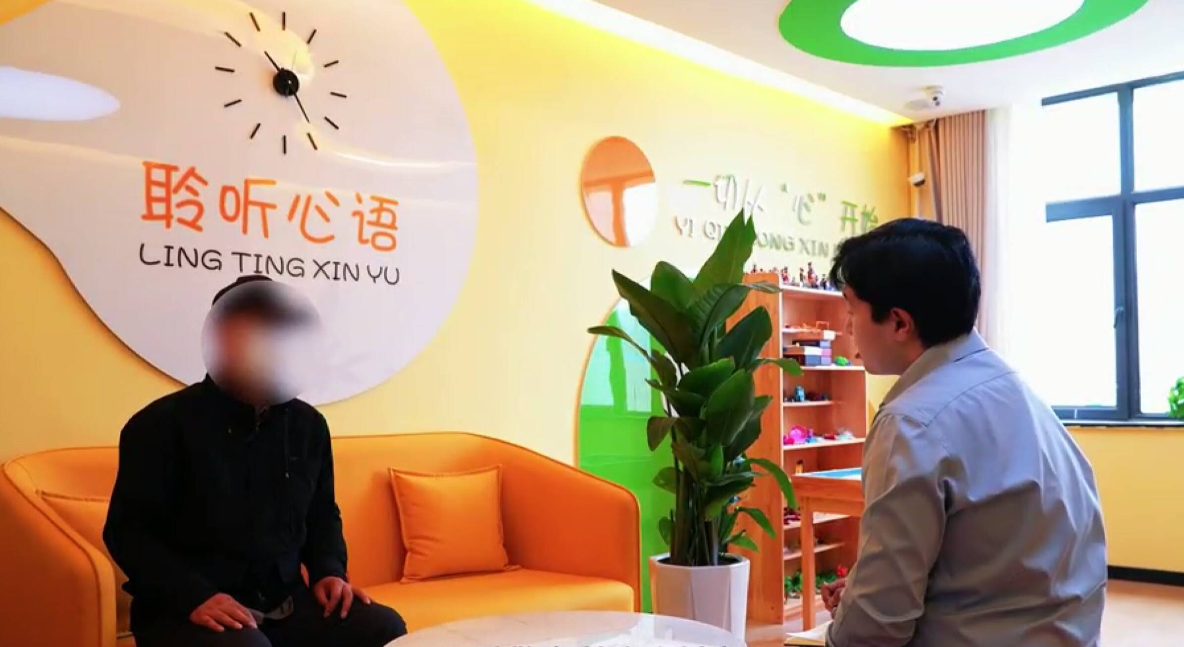 long8：“法治护航高质量发展”全国重点网络媒体青海行｜西宁市城中区“智慧矫正中心”：智”在精准“慧”在暖心(图4)