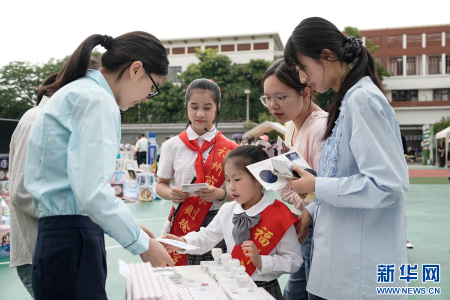 long8：组图｜打开心门“阅”享未来福建这场校园活动“很走心”-新华网(图10)