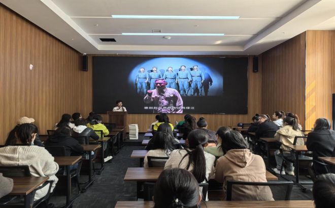 【家庭家教家风建设】家风润心耀北疆真情相伴护成长——突泉县扎实开展家庭教育指导师进社区活动(图2)