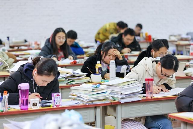 青少年心理咨询中心：高二学生不想读书了如何开导(图2)