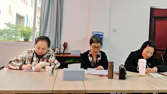 龙8国际：眉山开展心理咨询案例督导活动暨社会心理服务研讨会(图3)
