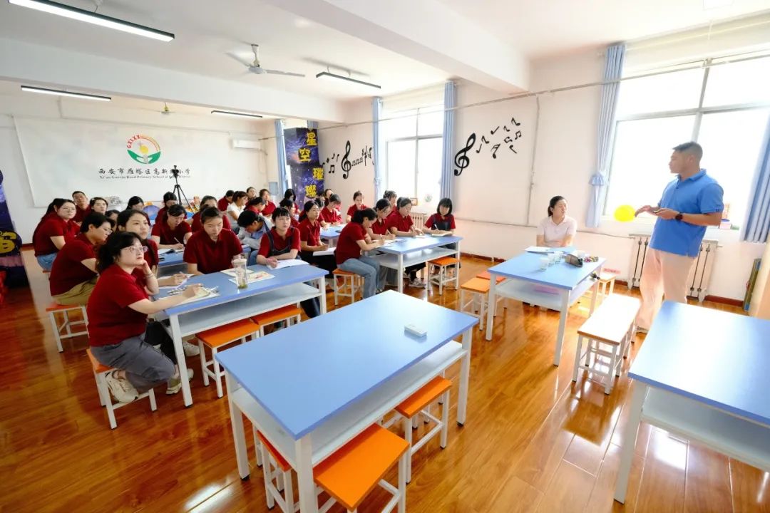 雁塔区高新路小学开展心理健康专题培训(图1)