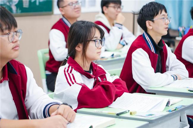 孩子厌学别焦虑！家长这样疏导+选对学校逆袭机会就在眼前(图2)