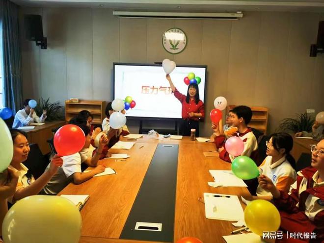龙8国际：心灵SPA助力学子减压赋能——潢川二中开展心理团辅课活动(图3)