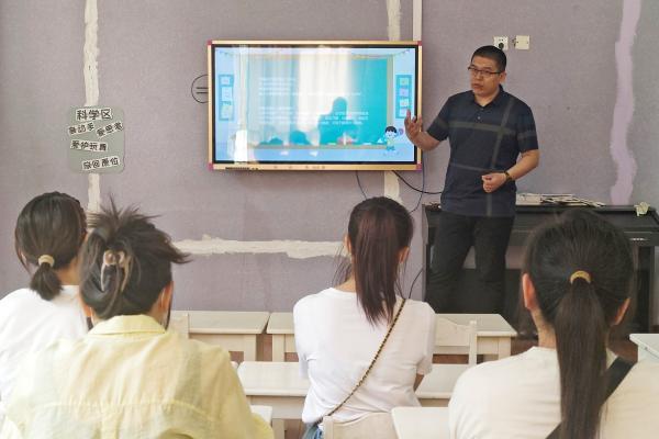 龙8国际：石家庄市裕华区润园社区开展家庭教育心理辅导活动(图2)