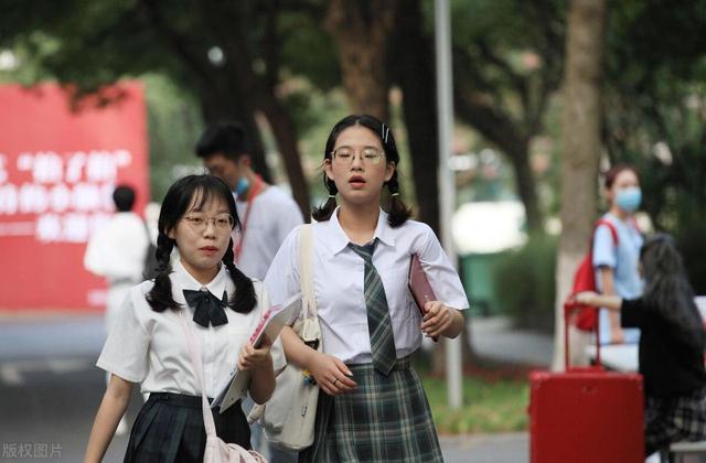 青春期叛逆心理咨询：初中生叛逆家长如何开导(图2)