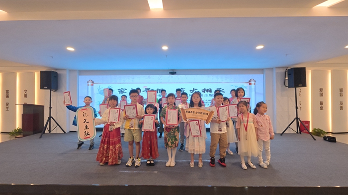 龙8国际：晋安：坚持三个“深化”持续推进家庭教育工作(图2)